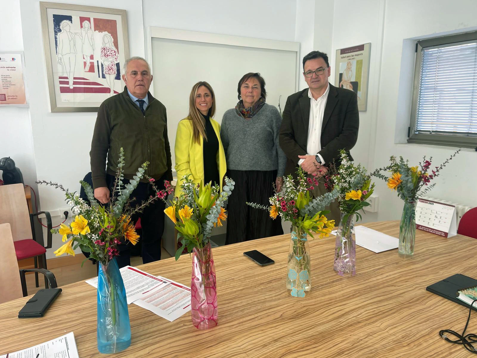 Salud y Comercio acuerdan con los floristas de Cantabria la regulación para introducir flores y plantas en los centros sanitarios