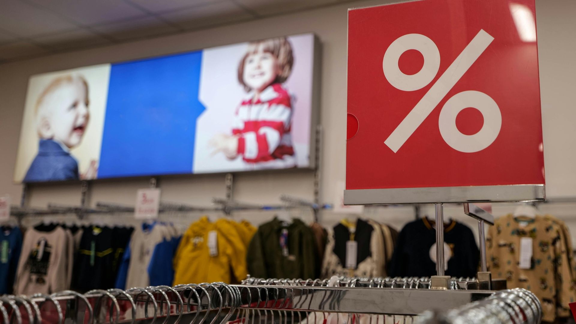 El Gobierno de Cantabria recuerda a consumidores y usuarios sus derechos para afrontar con garantías las rebajas de verano