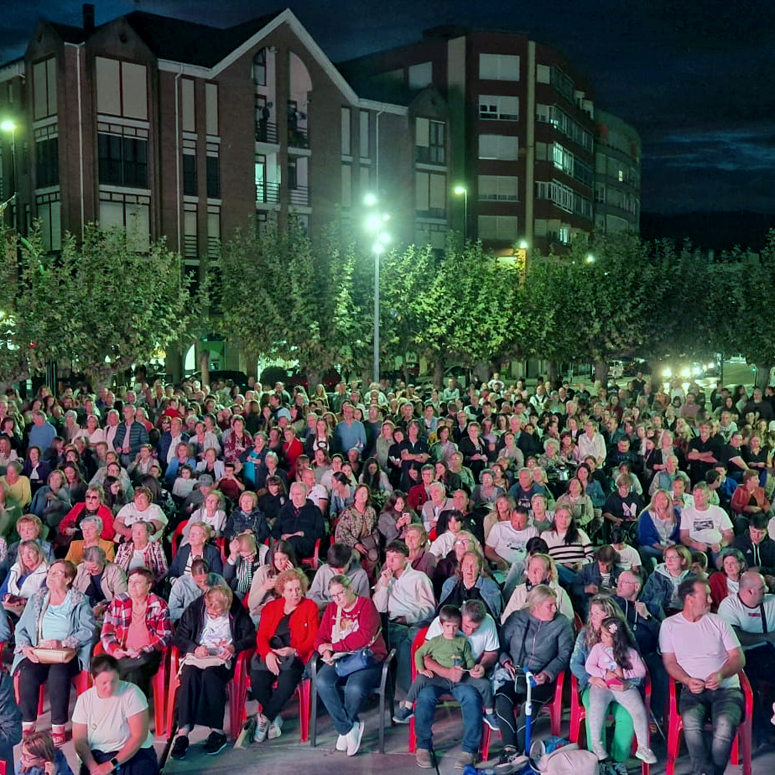 La campaña de dinamización comercial ‘Bingo ComPremio Cantabria’ comienza con éxito en Los Corrales de Buelna y llega esta semana a Reinosa